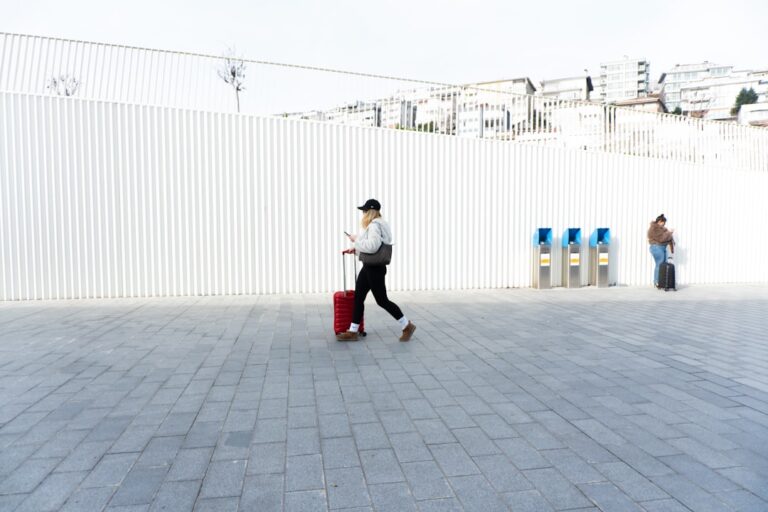 Top Features to Look for in a Quality Travel Suitcase